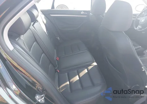 2010 Volkswagen Jetta Se/Sel z USA, uszkodzony, nr VIN 3VWRZ7AJ2AM138941